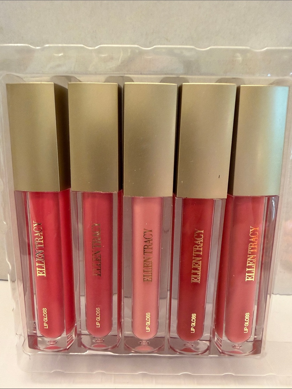 💰 Set of 5 Ellen Tracy Lip Glosses
